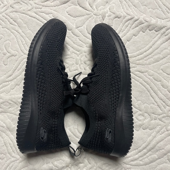 Sketchers wide fit slip on shoes - Picture 2 of 9
